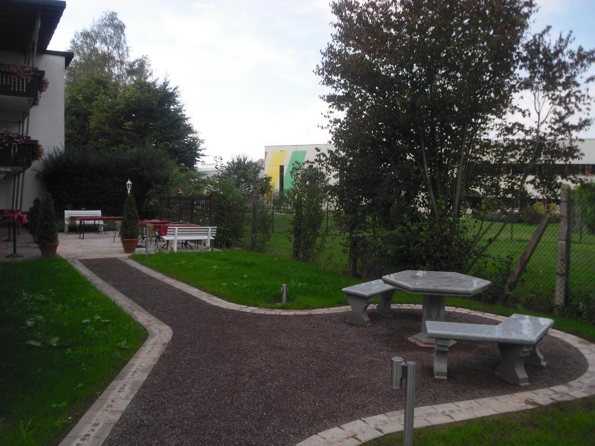 Hotel Saarland Lebach エクステリア 写真