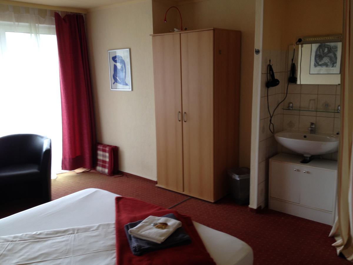 Hotel Saarland Lebach エクステリア 写真