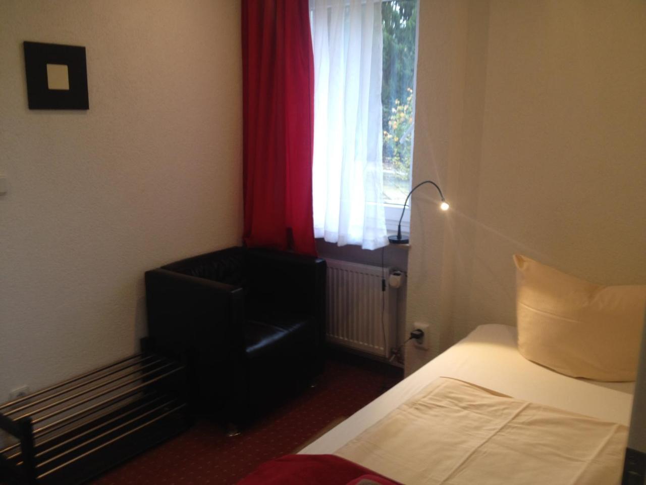 Hotel Saarland Lebach エクステリア 写真