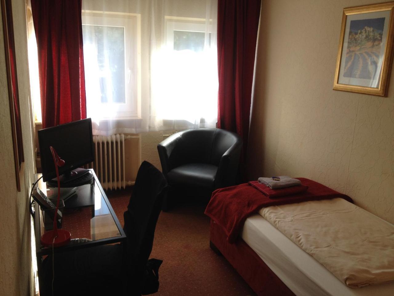 Hotel Saarland Lebach エクステリア 写真